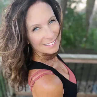 Jacqui L.